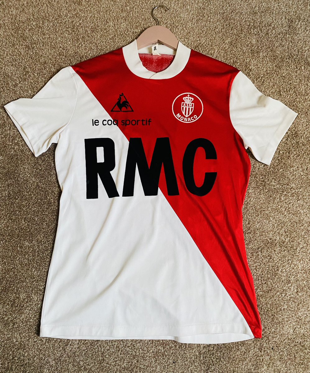 #ASMonaco shirt from the 1981/82 Ligue Un winning season. 

The red and white diagonal sash was designed in 1960 by Princess Grace and replaced a more classic stripe design of the same colour.

The’ve kept the same design for over 60yrs, with different manufacturers and sponsors