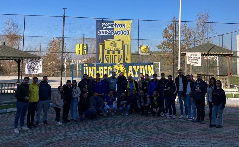 Kuşadası tribün lideri Çağlar Yiğit Işık ve arkadaşları standımıza teşvik ettiler kendilerine hoş ziyaretlerinden dolayı teşekkür ederiz. 
#ÜniBeçAydın