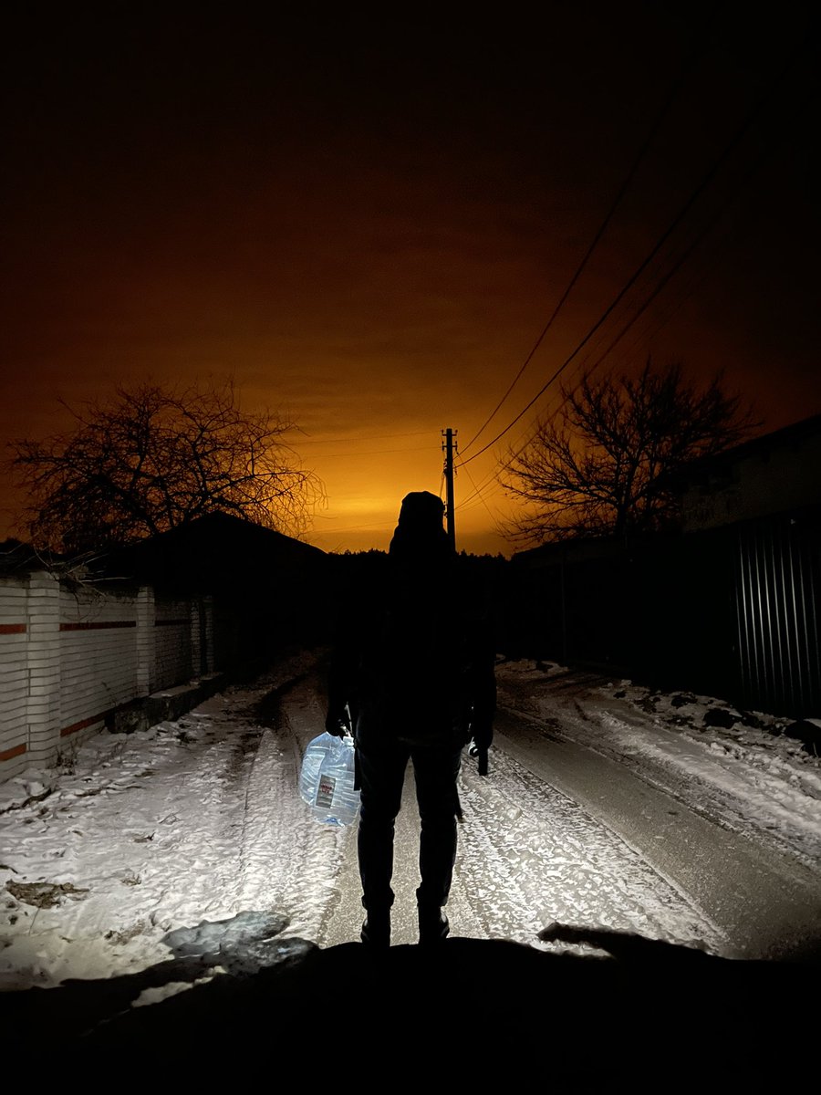 mon_iry's tweet photo. #warlifebalance #WarInUkraine #RussiaisATerroistState
Due to constant russian attacks on 🇺🇦 critical infrastructure, most of my time is devoted to satisfaction of my vital needs. 22:00, we go to search for water. We had no electricity for 2 days https://t.co/GZjOpxlvIu
