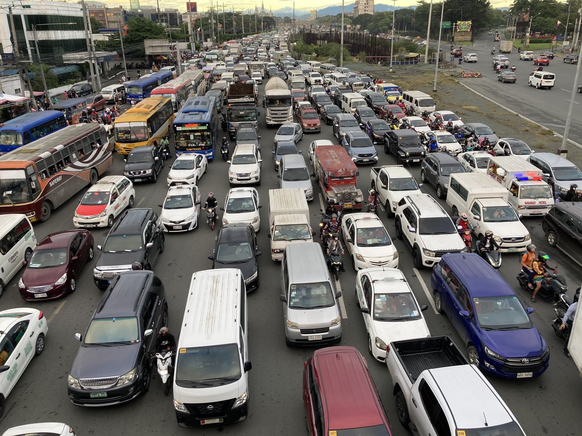 Jjohnvillanueva's tweet photo. #ROADBEAT: Mabigat na daloy ng trapiko ang nararanasan sa bahagi ng Commonwealth Avenue Southbound as of 5PM @gmanews @YouScoop https://t.co/mN8MceuOSC