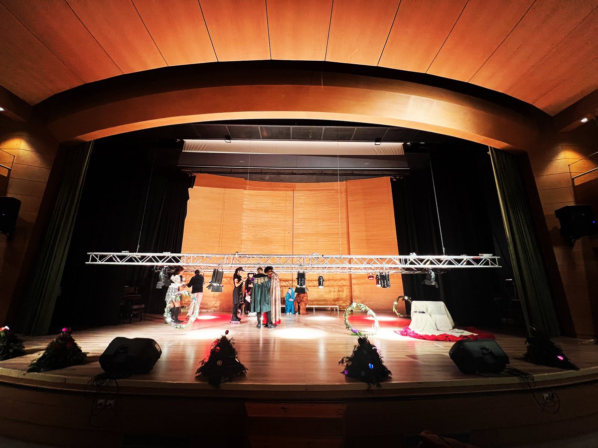 Montaje para una nueva gala , hoy le toca al Colegio Sagrado Corazón 🎄🥳