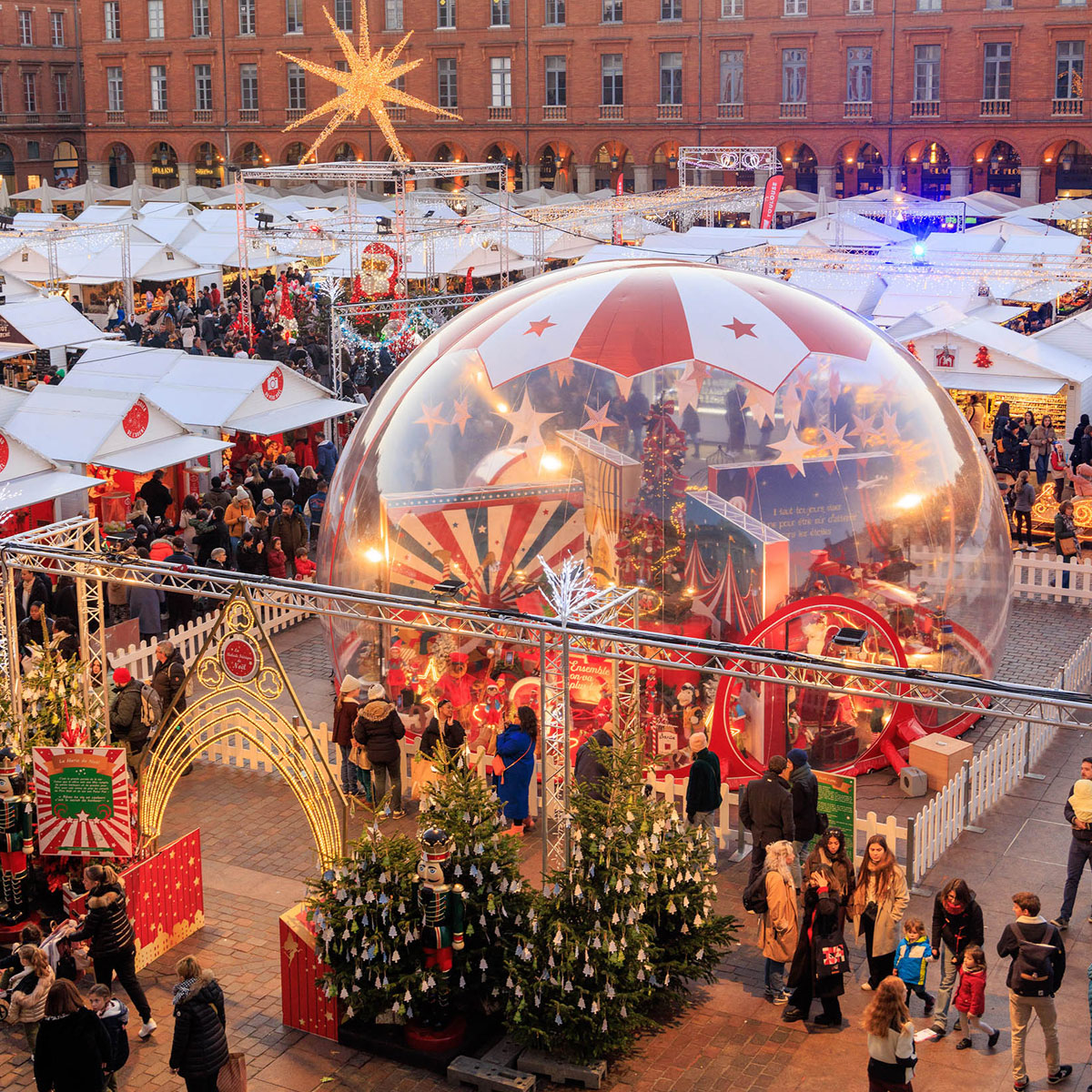 🎅 Marchés de #Noël, illuminations, animations en centre-ville et dans les quartiers... profitez des festivités à #Toulouse 👉🏻 bit.ly/3ExwYkF