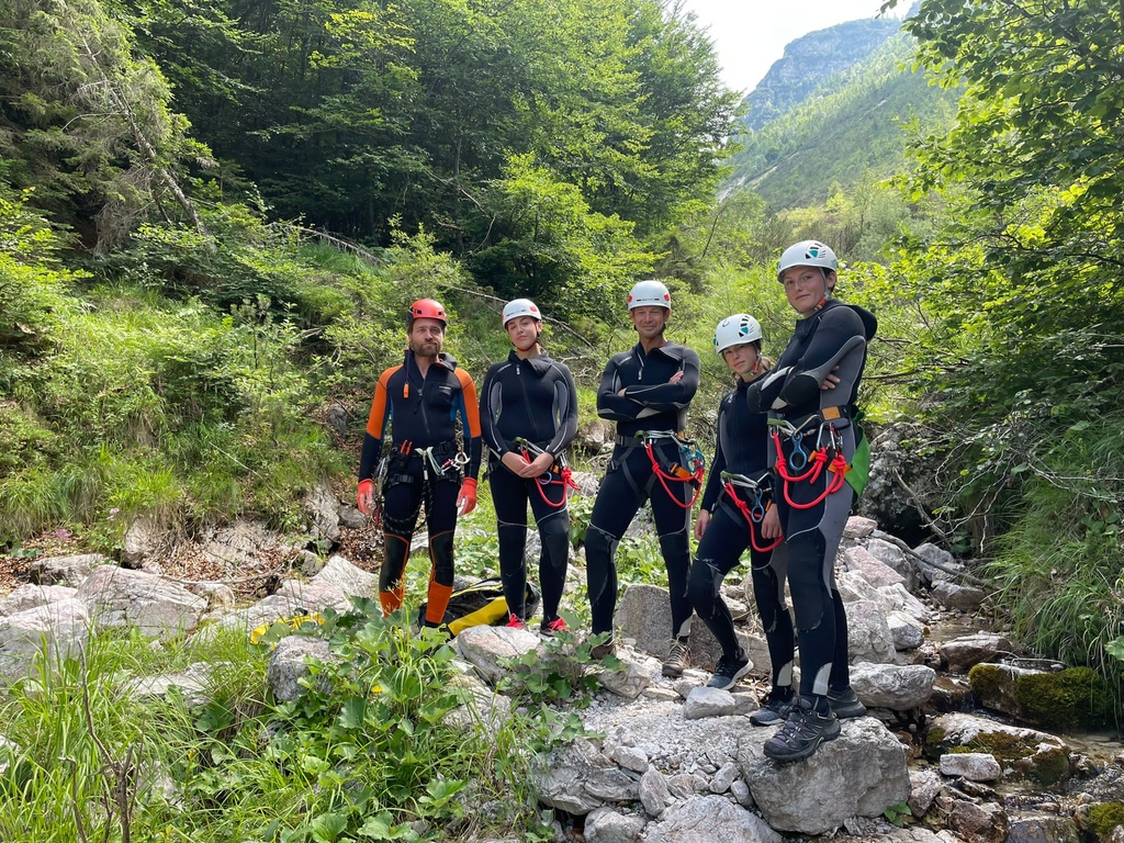 SummitAchieve's tweet image. We believe that leadership is not about position or power, it’s about understanding how to bring out the best in others. Come on a course with Summit Achievements to find out more about your leadership style and personal wellbeing! 
#WellBeing #LeadershipDevelopment