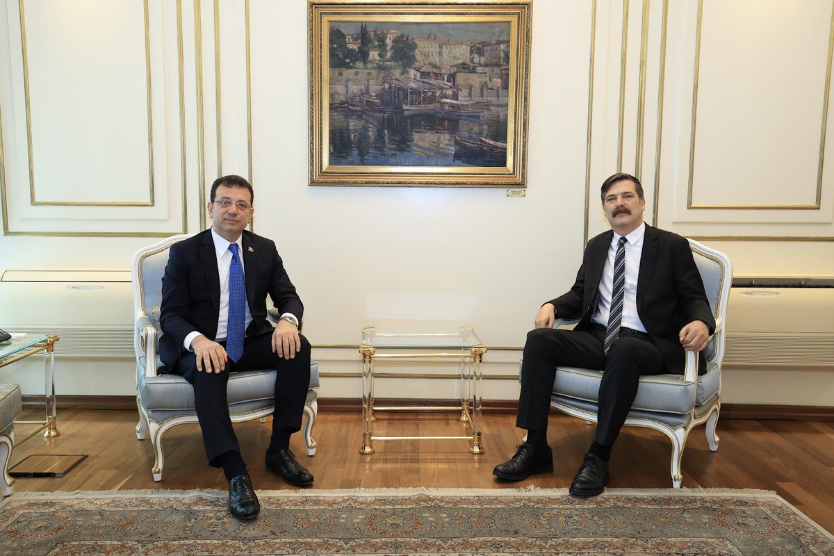 Genel Başkanımız Erkan Baş, İBB Başkanı Ekrem İmamoğlu’na Saraçhane’de dayanışma ziyaretinde bulundu. 

Saray yargısının karşısında, İstanbullu yurttaşlarımızın iradesinin yanındayız. #İnadınİradendir