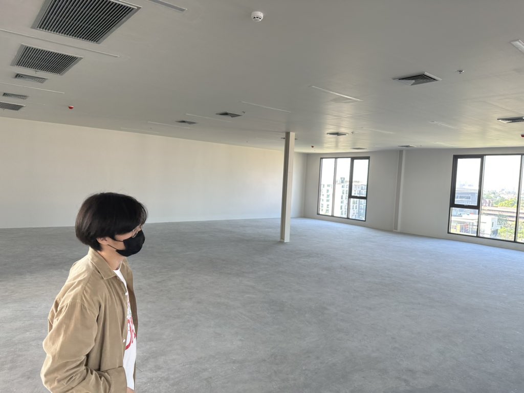 STEPVRmetaverse's tweet photo. Excited to kick off our Thailand VR stores with our partner Petabit Co. Ltd! The global expansion has begun! #vr #metaverse #bangkok #arcades #gaming #ar #gates01 https://t.co/c6KRzczodC