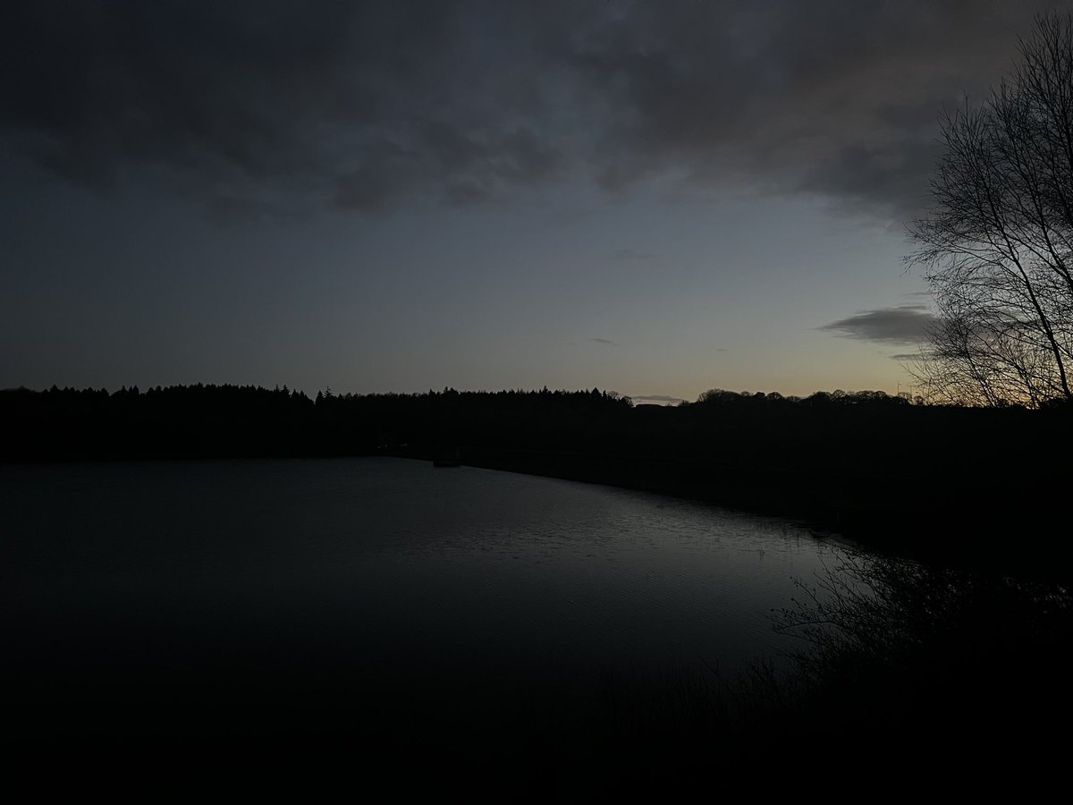 mrwebleyteach's tweet photo. An early start for a trot around #fewston and #swinsty reservoirs. Beautiful morning - head torches essential! Ran with Harry and my mate Rod with his dog Dudley! Wonderful start to the day 😍👌🙏 #running #ukrunchat #harrogate #yorkshire #thegreatoutdoors #nature #Mindfulness https://t.co/kU8ZkrGIWn