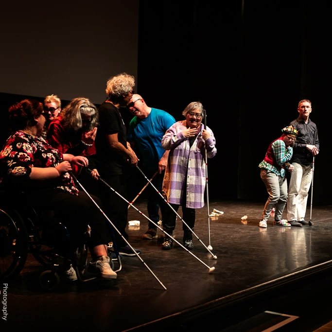balangereis's tweet photo. Vanmorgen geen repetitie van Theater Wirwar.
Daarom nog maar wat foto's van de première van de nieuwe voorstelling 'Ik pas!', vandaag drie weken geleden.
#Wirwar #TheaterWirwar #NAH #NietAangeborenHersenletsel #hersenletsel #Gigant #Apeldoorn
Foto's: Ernst van Rossum https://t.co/YLYTRTm7Cm