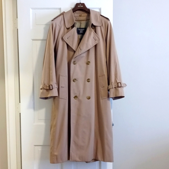 MichelleOhHello's tweet image. So good I had to share! Check out all the items I'm loving on @Poshmarkapp from @jamesmglobal #poshmark #fashion #style #shopmycloset #burberry: posh.mk/Z7CYOcz5Vvb