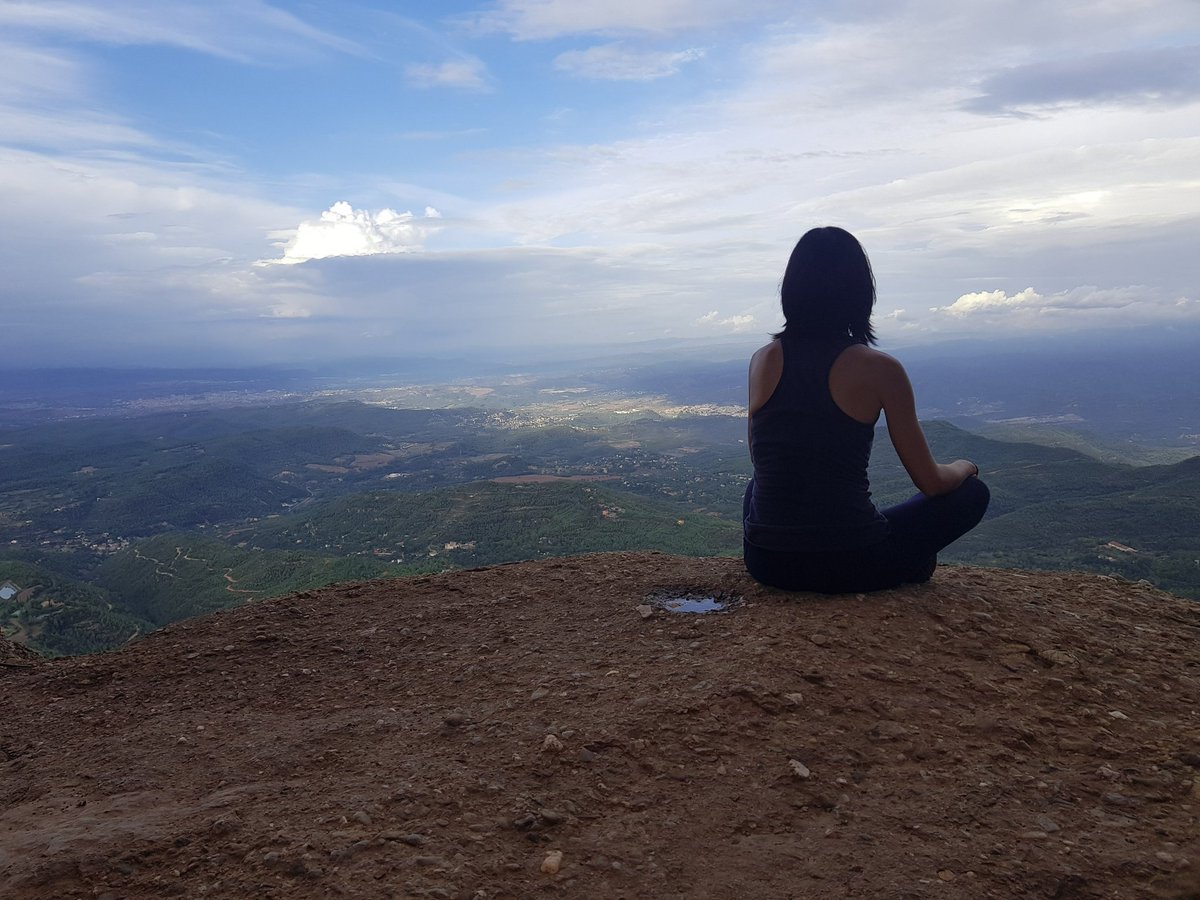 obulaskenky's tweet photo. Watching the sun fade into the horizon at la Roca Foradada de Montserrat.

#rocaforadada #foradada #mountains #mountaintop #mountaintopview #catalunyaexperience #hiking #trails #montserrat #barcelona #catalunya #spain #obulaskenky
#photography #nature #natureboy #landscape https://t.co/0hXPyGca46