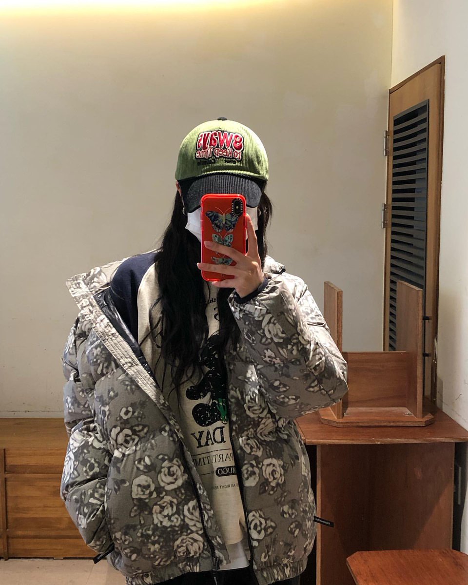 wheeingall's tweet photo. 221221 휘인 인스타그램 📷

다이어트해서 꼭 입어야지

🔗 https://t.co/rOFwRUasVW

#마마무 #휘인 #MAMAMOO #WHEEIN #휜스타그램 https://t.co/belz2wsoo2