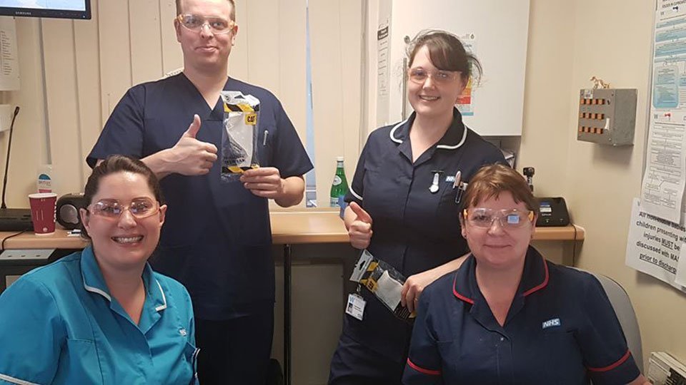 topresearchdone's tweet image. Robin Totterman, 
@Inspecs
 #INSPECS #SPEC 
 CEO receiving the Queen’s Award for Enterprise for a second time,  Inspecs has been supporting PPE provisions, as worn by NHS staff below.