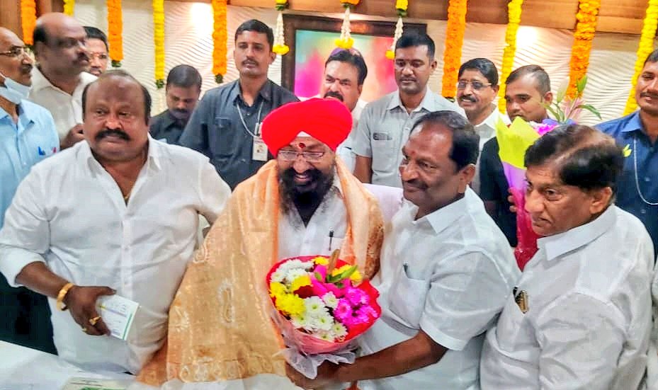 Koppulaeshwar1's tweet photo. రాష్ట్ర పౌర సరఫరాల సంస్థ చైర్మన్ గా హైదరాబాద్ ఎర్రమంజిల్ లోని తెలంగాణ సివిల్ సప్లై భవన్ లో సర్దార్ రవీందర్ సింగ్ గారి ప్రమాణ స్వీకారానికి ముఖ్య అతిథిగా హాజరై శుభాకాంక్షలు తెలపడం జరిగింది. @BRSparty @KTRTRS @TSwithKCR @GKamalakarTRS @vinodboianpalli https://t.co/VINSZ1ZyfS