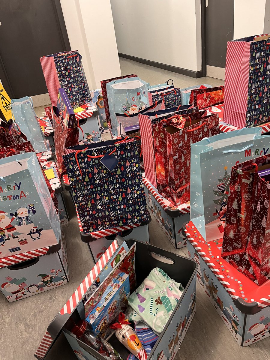 FamilyQcha's tweet photo. Christmas presents &amp; vouchers all delivered to families this week. Gifts for all the family 🎅 #personalised #family #makingadifference https://t.co/x2PqYSTUUM