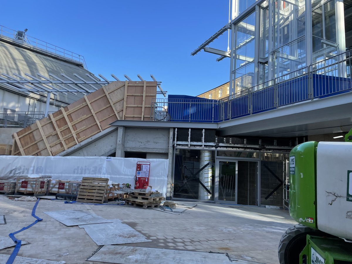 jrhoardingltd's tweet photo. Check out one of our sites in London, Almost complete in time for Christmas. It has been great working on this site with our client to get this completed. Great work team!
#JRHoarding #Construction #Hoarding #TeamJR https://t.co/gQ0JYvIWtO