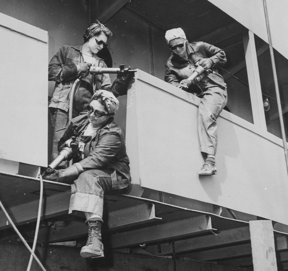 ruben_corella's tweet photo. #vintage #oldpic #oldpics #women #womenatwork #workinggirls #workingwomen #constuccion #galeria #album #trabajadores #workingmood #memories https://t.co/Zoi2MVSzQe