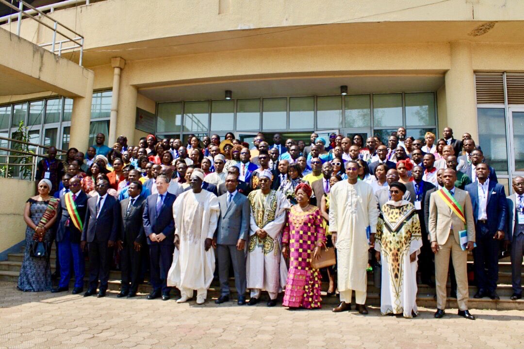 PNUDCameroun's tweet photo. Lancement de la 2eme édit. du #CongrèsNational sur l’Incubation d’Entreprises au🇨🇲

Le RRai. du #PNUD🇨🇲, Alassane Ba, aux côtés du Gouv. réaffirme l’intérêt du PNUD à cont. à promouvoir les entreprises d’incubation, acteur clé pour le dév. des PME et start-ups viables et pérennes https://t.co/wmWzdcF3D0
