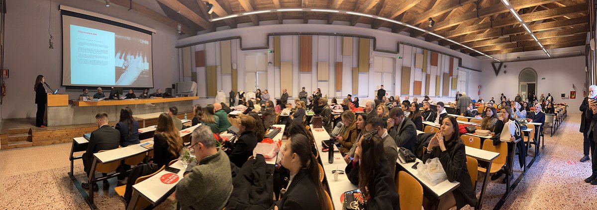 killermedia's tweet photo. Master's Degree in Design 💙 #110eLode
Ho chiuso un Disegno iniziato più di #10anni fa, interrotto nel momento presentare la Tesi
Grazie a un innovatore @Marco_Borrelli ho visto come i punti di quello che stavo facevo potevano essere uniti
#SocialGood #MetaCittà #Napoli #Napoli https://t.co/zPdC4lvHpQ
