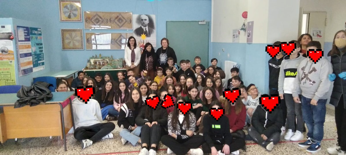 EvaBonitatibus's tweet photo. Com'era il #Natale di un tempo?E quali le differenze con quello di oggi?"Ho provato a rispondere ai ragazzini della scuola media di #Ruoti ieri mattina e a tutte le loro domande.Ho detto che le loro certezze sono il frutto di un lunghissimo percorso compiuto.Grazie @gentifra! https://t.co/oXZnKcu0Lh