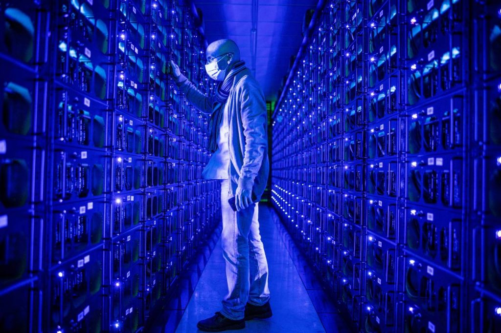 According to CNBC, mining company Core Scientific plans to file for Chapter 11 bankruptcy protection today.
Core Scientific is one of the largest publicly traded mining companies and still generates positive cash flow, but not enough to pay off the debt for leased equipment.