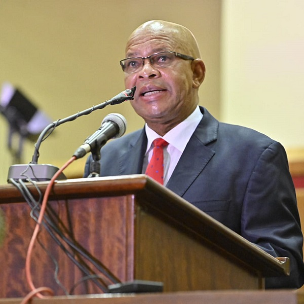 CapricornFMNews's tweet photo. The Office of the Premier in Limpopo says Premier #StanMathabatha is committed to remain in office until the end of his term of government in 2024 when the next elections will be held. VNM
📷 twitter/OTP Limpopo https://t.co/4NYo9yzzrV
