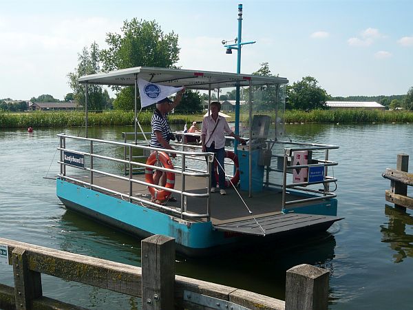Het pontje van Nederhorst den Berg naar Nigtevecht is van vrijdag 23 december t/m zondag 8 januari uit de vaart. Zoals elk jaar gaat ook nu het pontje weer voor onderhoud naar de werf in Utrecht.