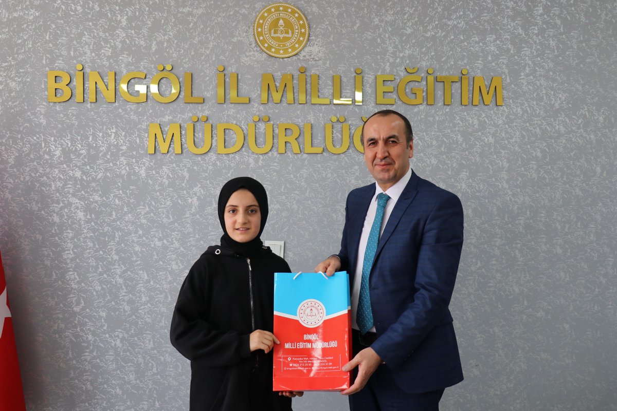 "Bingöl Okuyor Projesi " kapsamında Ortaokullar Mektup Yarışmasında  ikinci olan öğrencimiz   Sabiha KOŞUNALP'ı tebrik ediyoruz.    <a href="/halilyucel6060/">Halil YÜCEL</a>  <a href="/yusuf_tokus/">Yusuf TOKUŞ</a> <a href="/halukcakan12/">HALUK ÇAKAN</a> <a href="/ferhatelhakan/">Ferhat Elhakan</a>