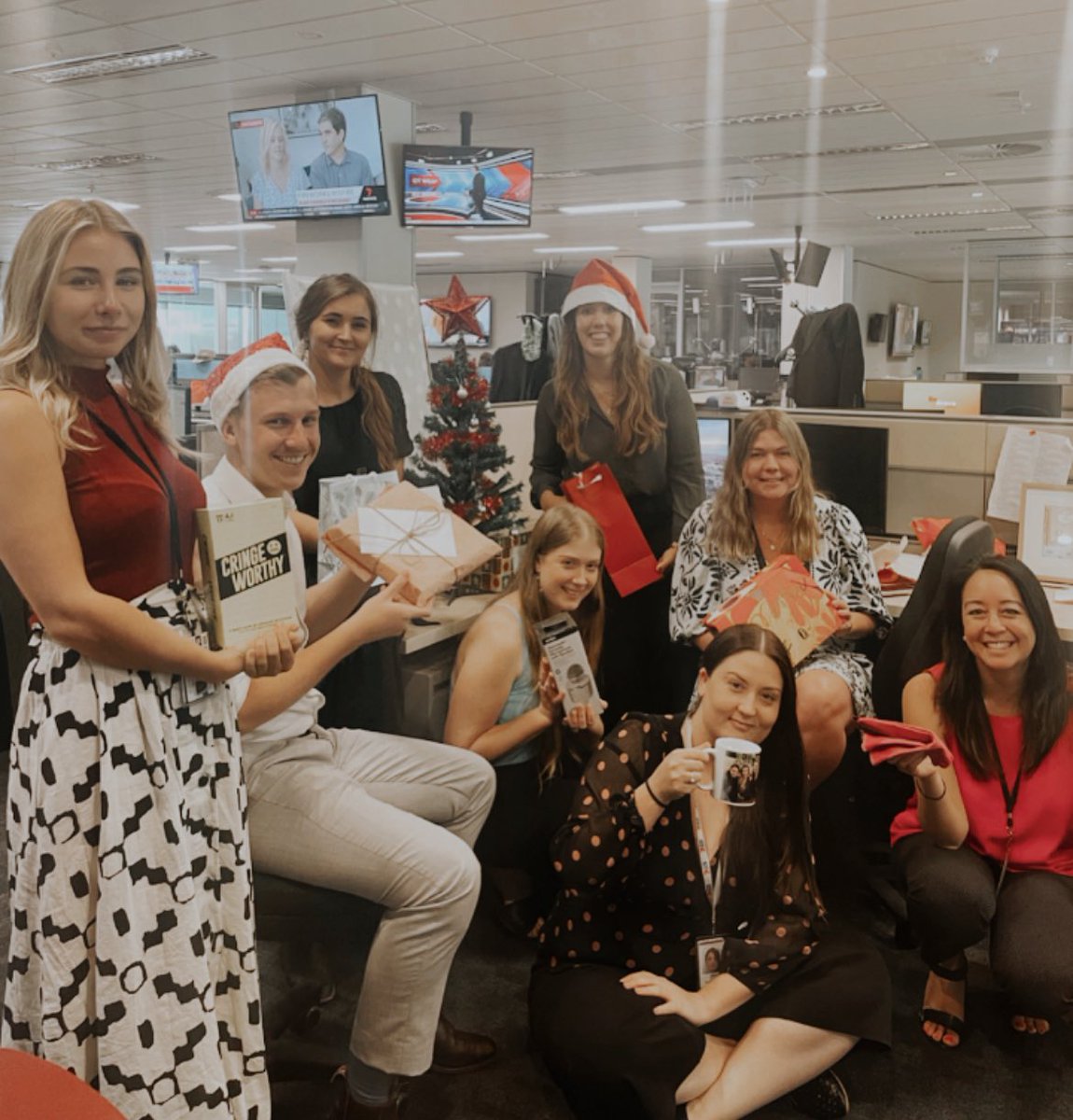 SarahKateSteger's tweet photo. Merry Christmas from some of the @westaustralian’s news journos!🎄🎁⛄️ #secretsanta #happyholidays #journolife https://t.co/oB3lIDsBYX