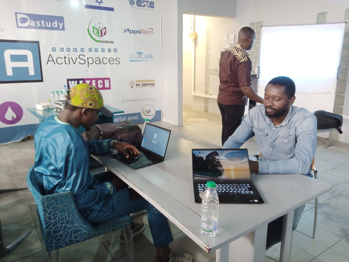 ActivSpaces's tweet photo. Après les allocutions et mots d'ouverture, place aux trois tables d'atelier https://t.co/VDDxiSdkHF

1ère table : Caisson 🗜️🧰 (hardware)
2ème table : électronique 🔌⚡
3ème table : software 🖥️👨‍💻💻

@CC_lab_team @ademe https://t.co/a6NiDuQcRJ