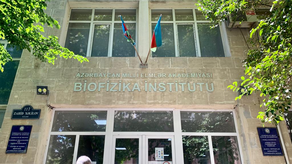EaPConnect_News's tweet photo. Discover how the collaboration between the Institute of Physics #Azerbaijan & #CERN strengthens scientific research in the country via the #EaPConnect project. Read our interview with Shakir Nagiyev Head of Nuclear & High Energy Physics Lab:👇
https://t.co/TICnITe5QL
#EU4Digital https://t.co/6qmrlEDFFx
