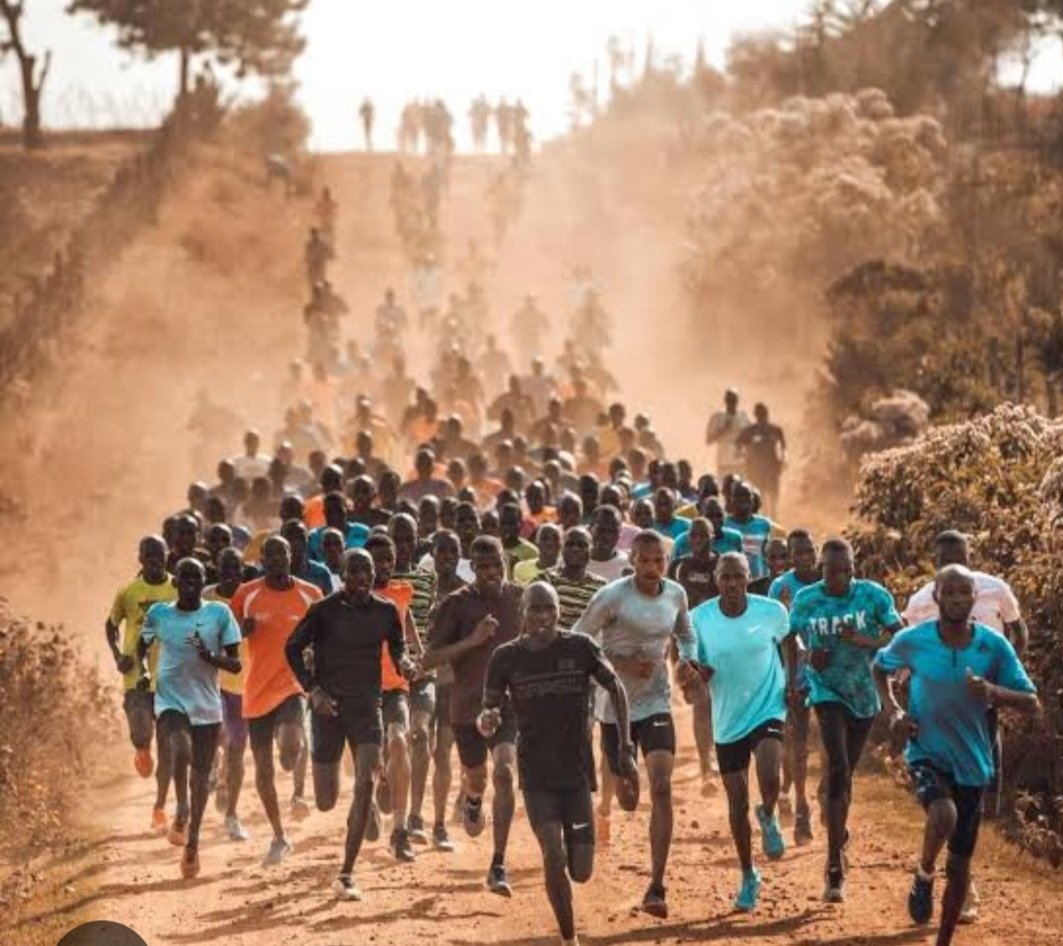 HAPPY HOLIDAY SEASON !
#running #healthylifestyle #KenyanSummer #marathon