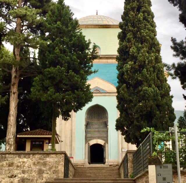 Cihân hasm olsa Hakk’dan nusret iste
Erenlerden duâ vü himmet iste
Çalup dîn ışkına udvâne şimşir
Anuban çâr-ı yârı hidmet iste

Geçenden geç demür taşdan sakınma
Demüri mahv idenden kuvvet iste
Çevürme yüz muhaliften Mehemmed
Adûyı arsadan sür vüs’at iste

#SultanÇelebiMehmed
📸