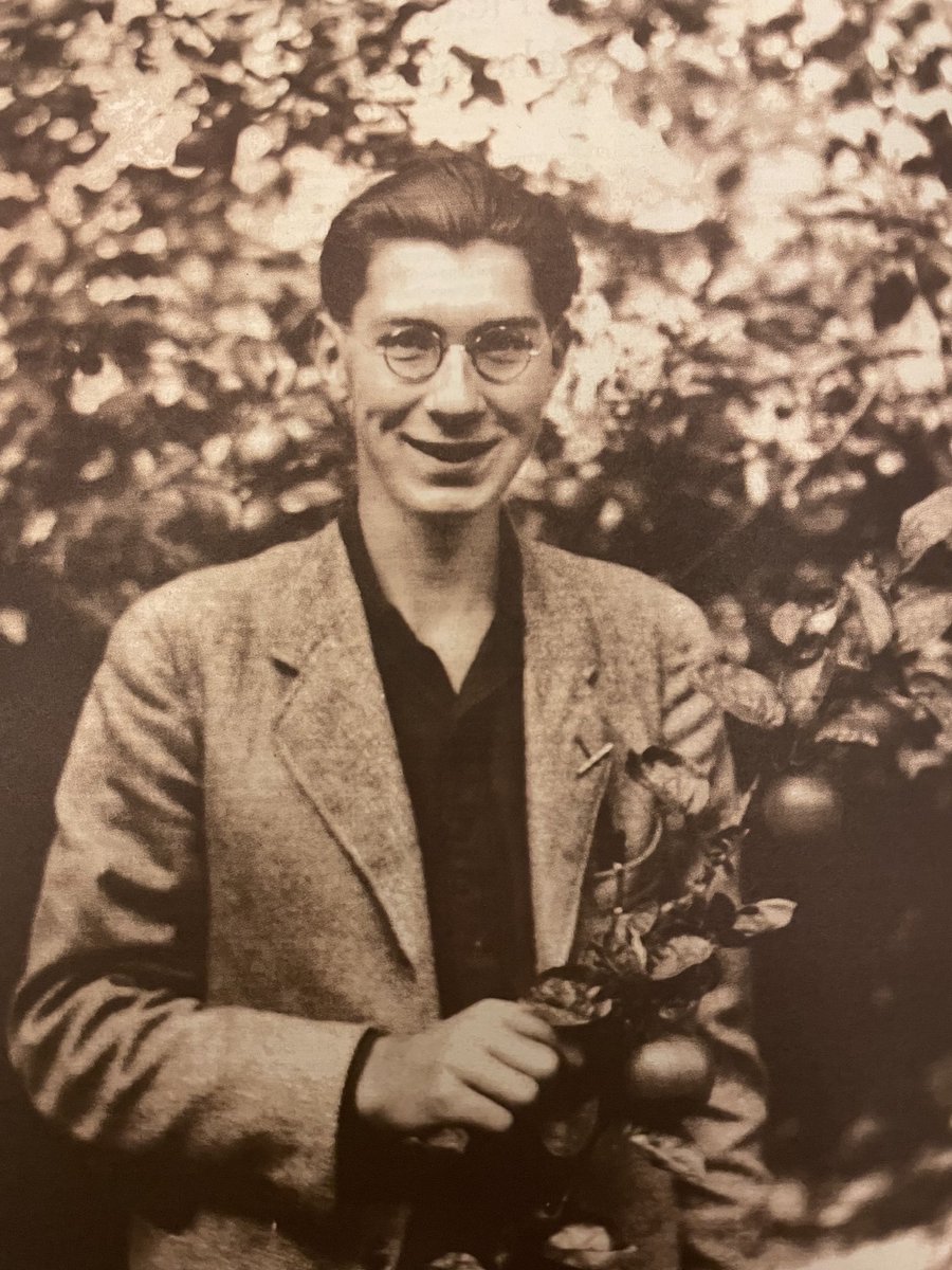 wild_julian's tweet photo. I’m running out of days until the end of #Larkin100 so I had better squeeze in another photo of Philip Larkin as a young man. This is an early self-portrait. Not all his encounters with nature were so happy #TheMower @PLSoc https://t.co/BvuNOs59fu