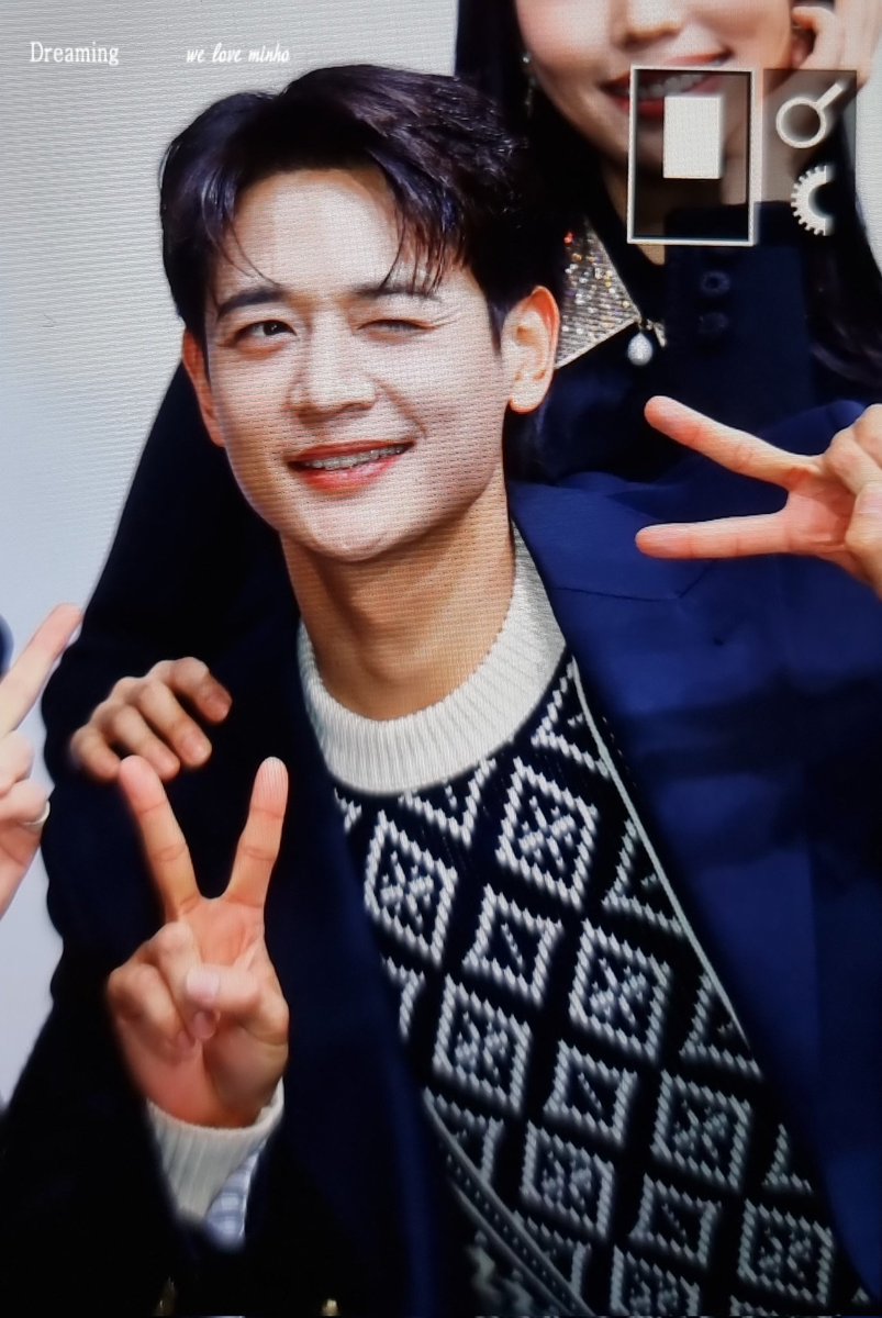 dreaming1209's tweet photo. 221221 민호 귀여운포즈 세상 제일 잘하지 😆 https://t.co/2RxBVskNZX