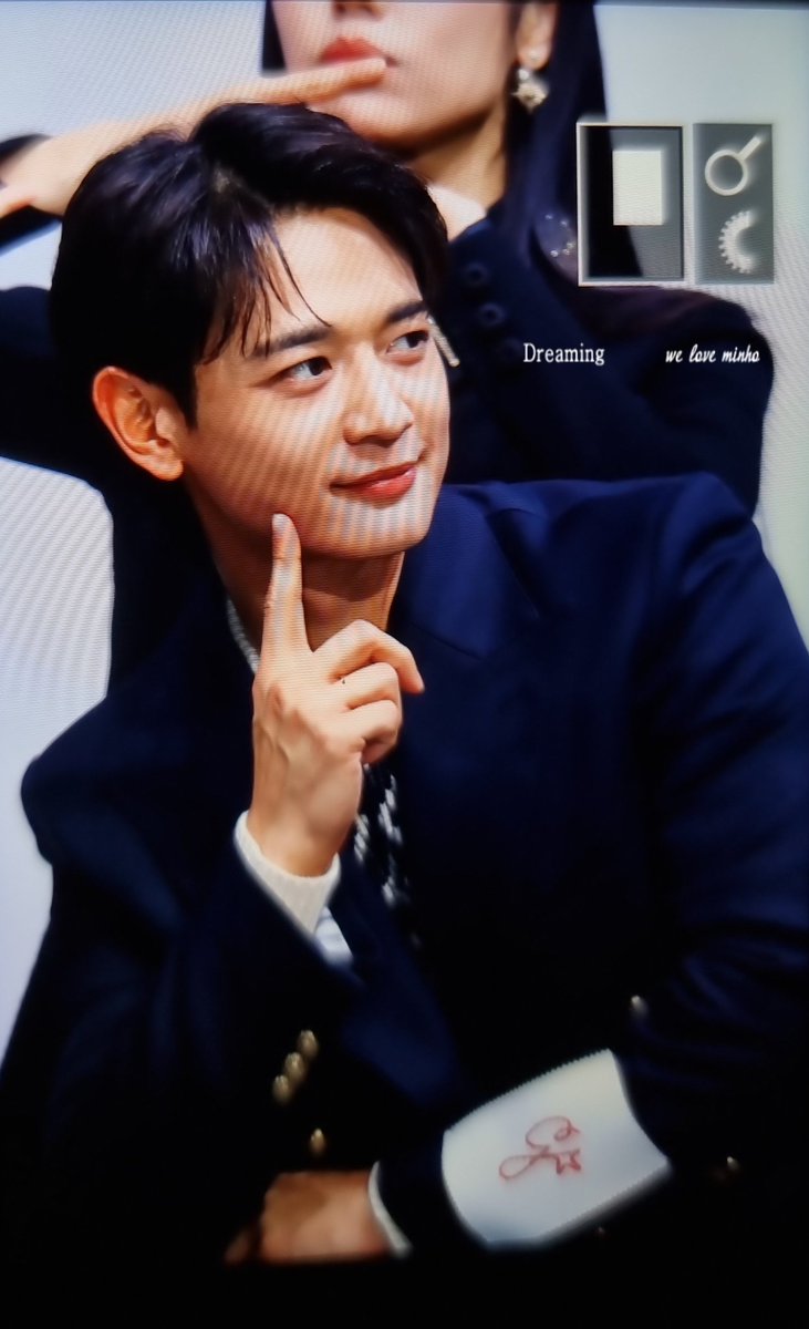 dreaming1209's tweet photo. 221221 민호 귀여운포즈 세상 제일 잘하지 😆 https://t.co/2RxBVskNZX