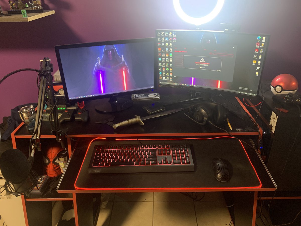 domo_dr's tweet photo. @SoGrizzy My room is a lil messy https://t.co/Ti4fim3cDU