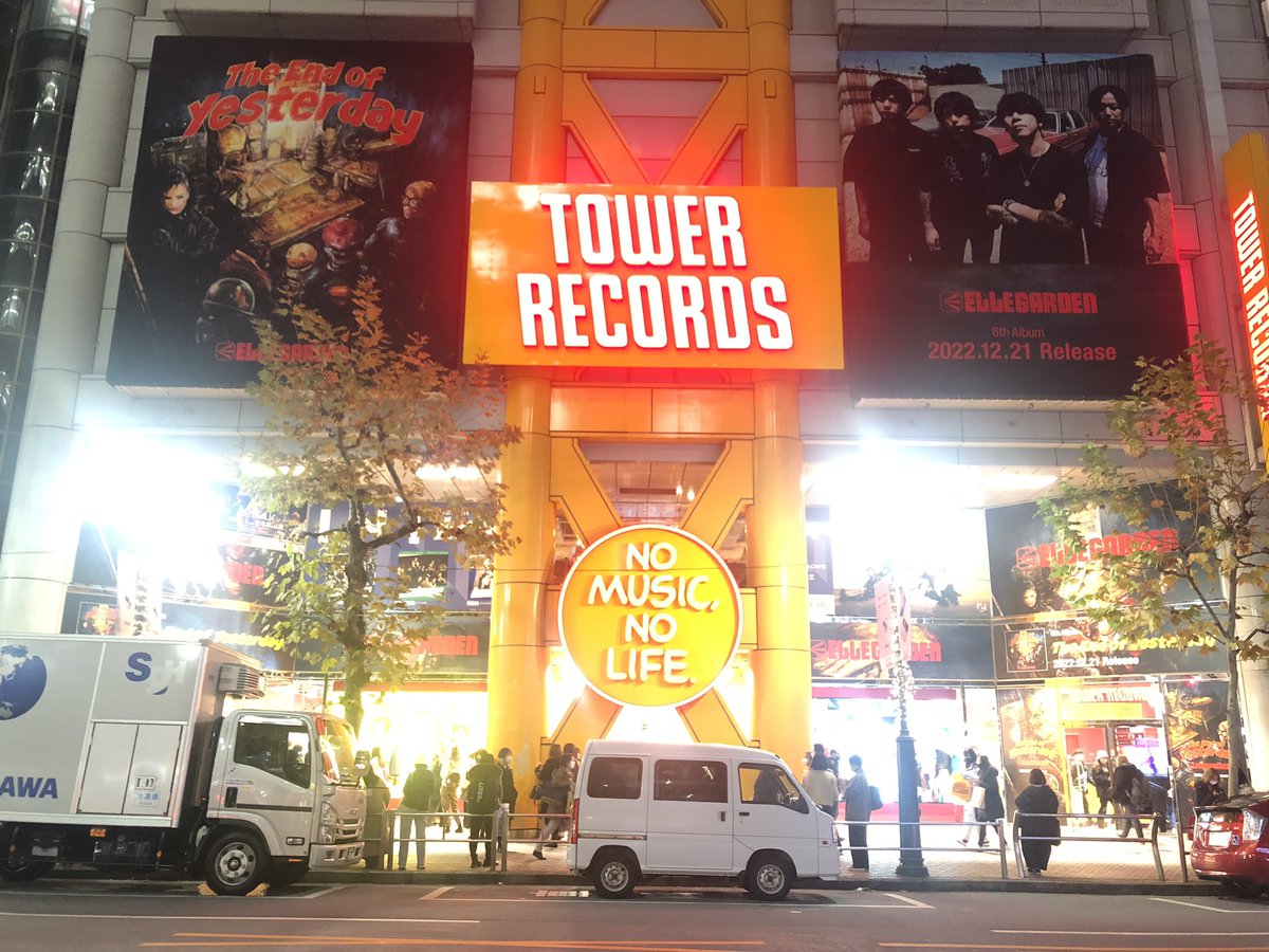 an_0612's tweet photo. 渋谷タワレコお迎えに行ってきた！
店内BGMがずっとエルレの新譜で、アルバムでちゃんと聴きたいから、今聴きたい気持ちと聴きたくない気持ちの戦いだった！笑
展開は最高！

帰ったら聞くど〜〜〜！！

渋谷の展示会もよかったし、開催期間終わったら写真載せるけど、もう今から幸せ！

#ELLEGARDEN https://t.co/EVpxqRsBFB