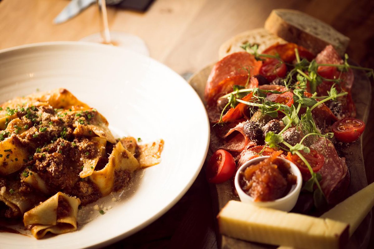 Refuel after Christmas shopping at <a href="/TheYardChester/">The Yard Chester</a> 

tastecheshire.com/places-to-eat/…