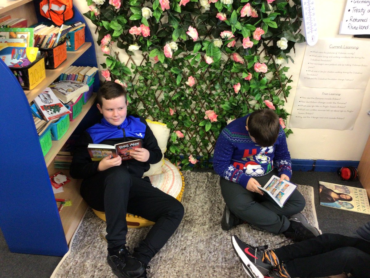 MrsWilliamsWWPA's tweet photo. Some people like to party….. whilst  some still love to read 👏👏📚🎄 https://t.co/wantpLf1e7