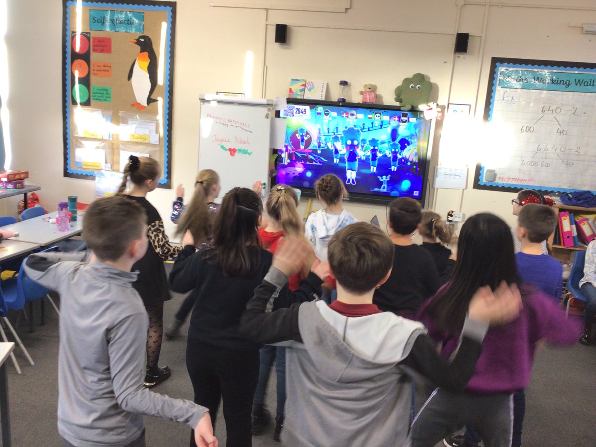 MrsWilliamsWWPA's tweet photo. Some people like to party….. whilst  some still love to read 👏👏📚🎄 https://t.co/wantpLf1e7