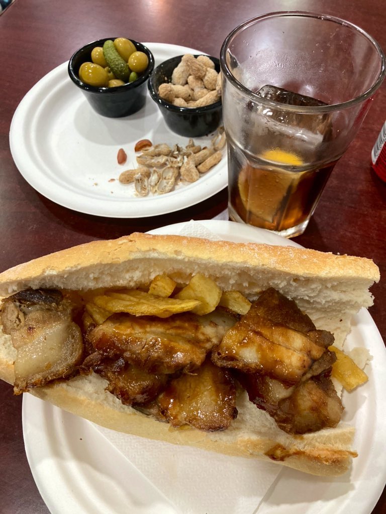 Voy a hacer un hilo en Twitter con el único conocimiento útil que poseo que puedo transmitiros: mis sitios favoritos para almorzar en València. 🥖💥