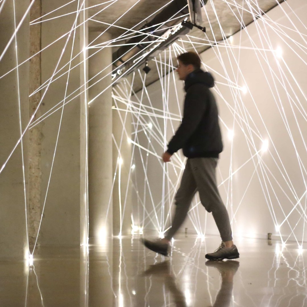 CulturalVLC's tweet photo. La #GaleriaDelTossal acull fins al 26/2 una #exposició #homenatge a l'artista valencià #NachoRuiz 😯, proposta de @vitamin_studio, que fusiona les últimes tecnologies amb #art i el #disseny 💥 

ℹ️ en #CulturalValència https://t.co/GxqbvAZNdC 

#València #Cultura https://t.co/sQDm99Bi1t