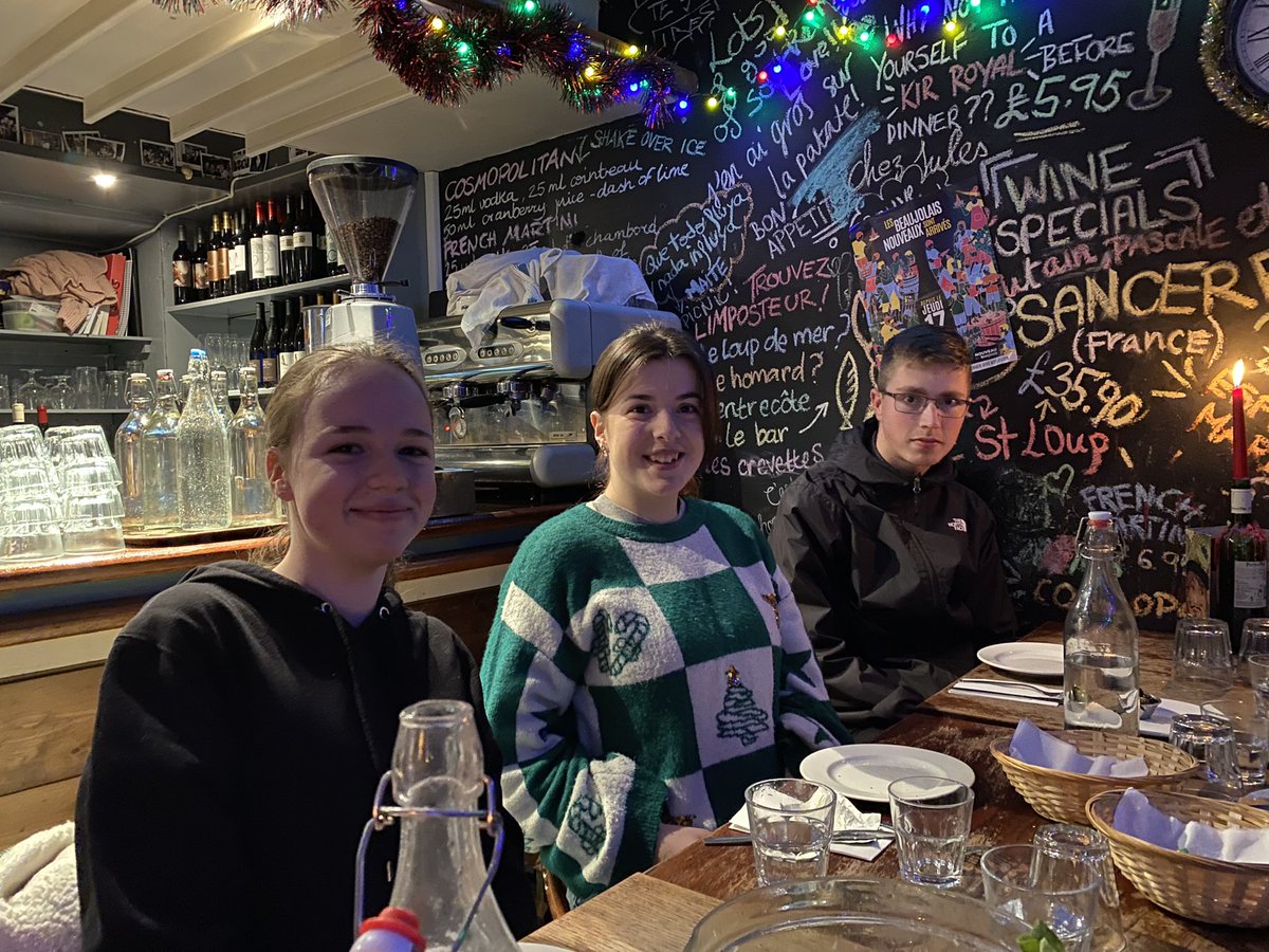 ICHSLangs's tweet photo. Our senior French class enjoyed le déjeuner at Chez Jules restaurant yesterday. We all tried something new and Mrs Moore even joined some of the pupils trying snails and frogs legs for the first time! https://t.co/NDCsrk83z6