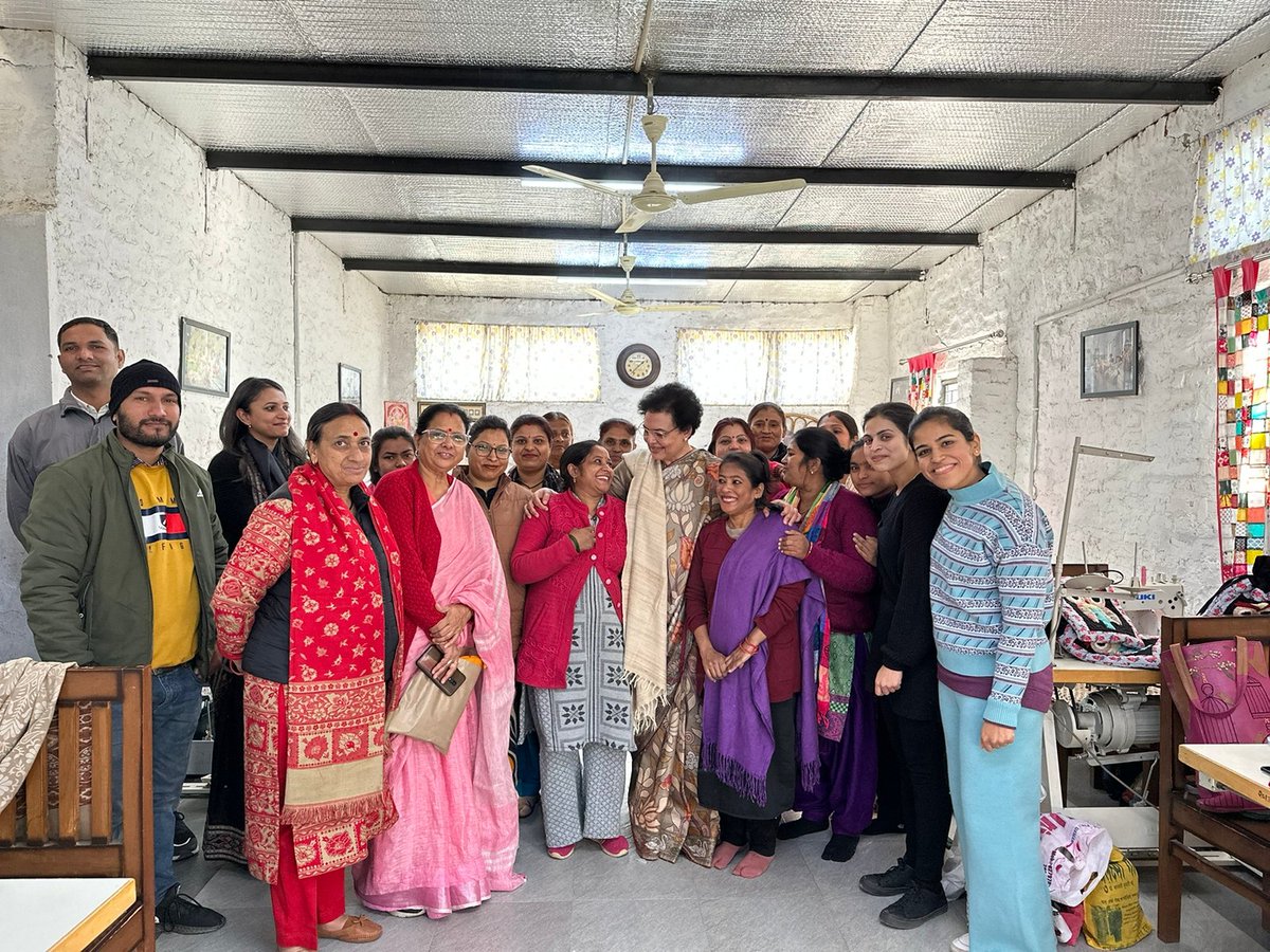 purkalss's tweet photo. Graced by the presence of Mrs. @sharmarekha Ji, Chairperson National Commission for Women accompanied by @KusumKandwal , Chairperson State Commission of Women, Uttarakhand. Our artisans are most encouraged by your support and kind words 🌸🙏
@NCWIndia https://t.co/jW5seHsd7S