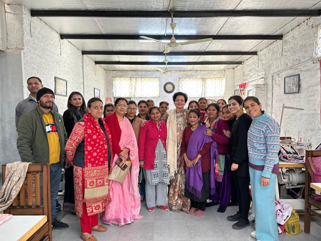 purkalss's tweet photo. Graced by the presence of Mrs. @sharmarekha Ji, Chairperson National Commission for Women accompanied by @KusumKandwal , Chairperson State Commission of Women, Uttarakhand. Our artisans are most encouraged by your support and kind words 🌸🙏
@NCWIndia https://t.co/jW5seHsd7S
