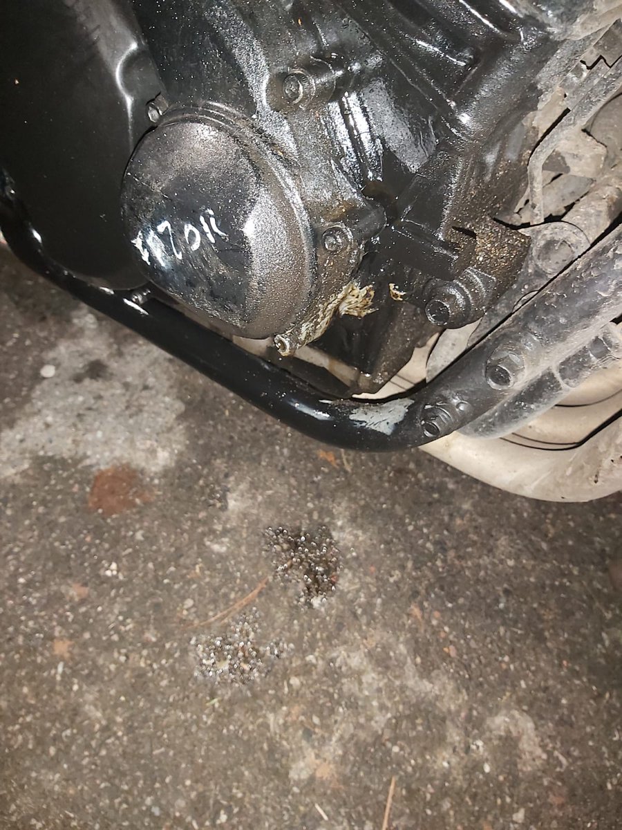 KentPoliceRoads's tweet photo. This uninsured and unsafe bike was stopped and seized in #Medway last night. Host of defects found leaving it in a dangerous condition, including oil leeking onto the rear brake pedal and back onto the rear tyre. Driver reported for numerous offences. #RSU #RideLegal GS https://t.co/zSR20WQSLL