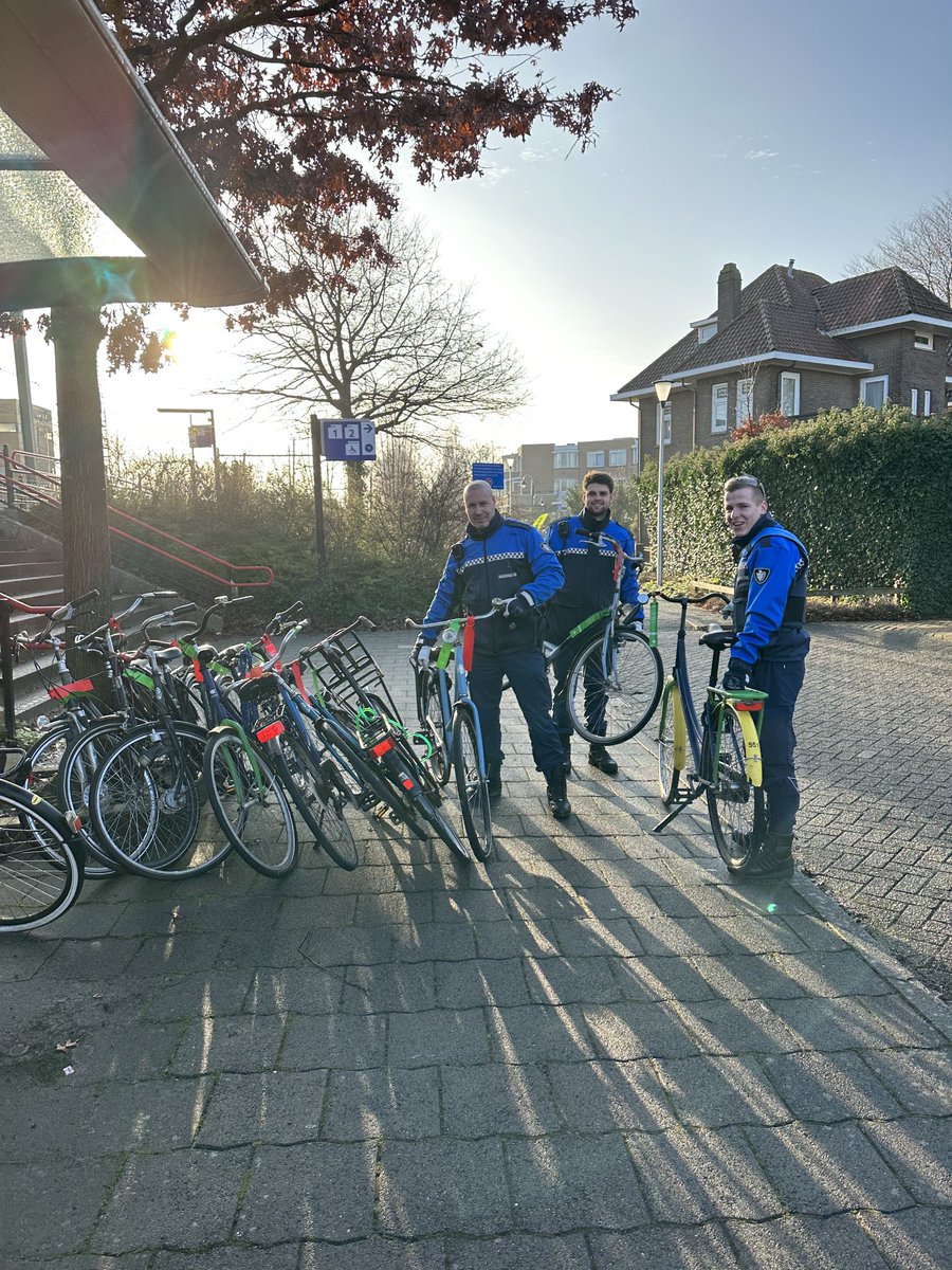 Verwijderen weesfietsen station Voorhout ism de buitendienst.