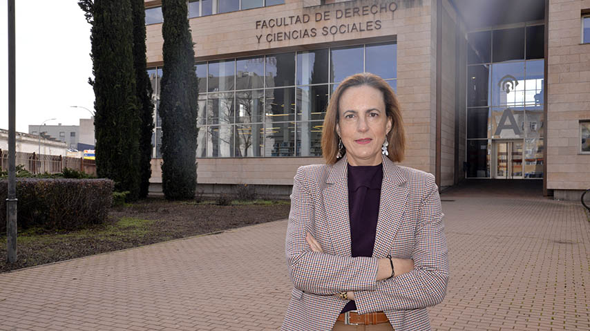 La profesora e investigadora de la <a href="/fdcs_cr/">Facultad de Derecho y Ciencias Sociales CR</a>, <a href="/lapaton/">Gemma Paton</a>, ha sido nombrada miembro del Consejo Asesor de Economía Circular del <a href="/mitecogob/">Transición Ecológica y Reto Demográfico</a>, un órgano compuesto por treinta expertos en economía circular.

Más info.: uclm.es/noticias/notic…