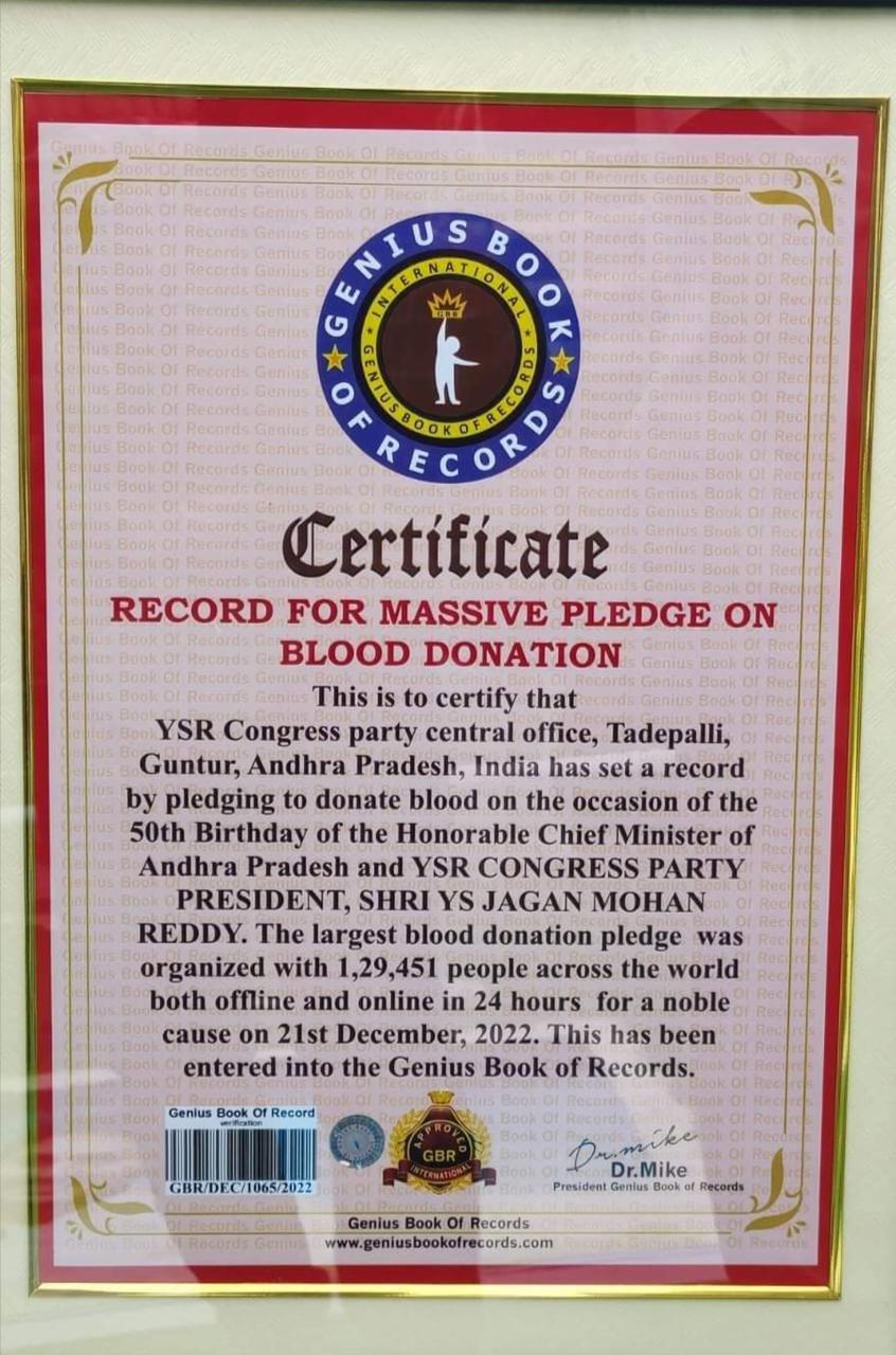 FkfmcGzUAAA43nM?format=jpg&name=large