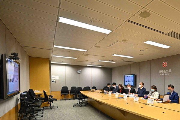 newsgovhk's tweet photo. Secretary for Health Prof #LoChungMau meets Hospital Authority board members and executives, listening to their views on various healthcare-related policy initiatives in the Chief Executive's #2022PolicyAddress https://t.co/zcXTOC286b https://t.co/BkAslcVXHp
