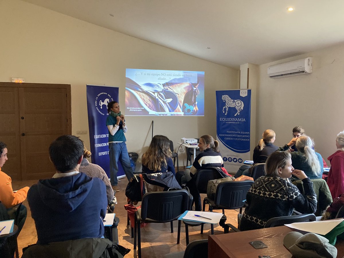 equidinamia's tweet photo. Gracias @FPDEcuestre por apoyarnos en la organización de nuestra IX JORNADA EQUIDINAMIA. Disfrutamos mucho hablando del dorso del caballo con un grupo de de jinetes y amazonas muy interesado en cuidar la salud de sus caballos! Gracias!!! #equidinamia #fisioequina #cursocaballos https://t.co/wrrPgG0PAa